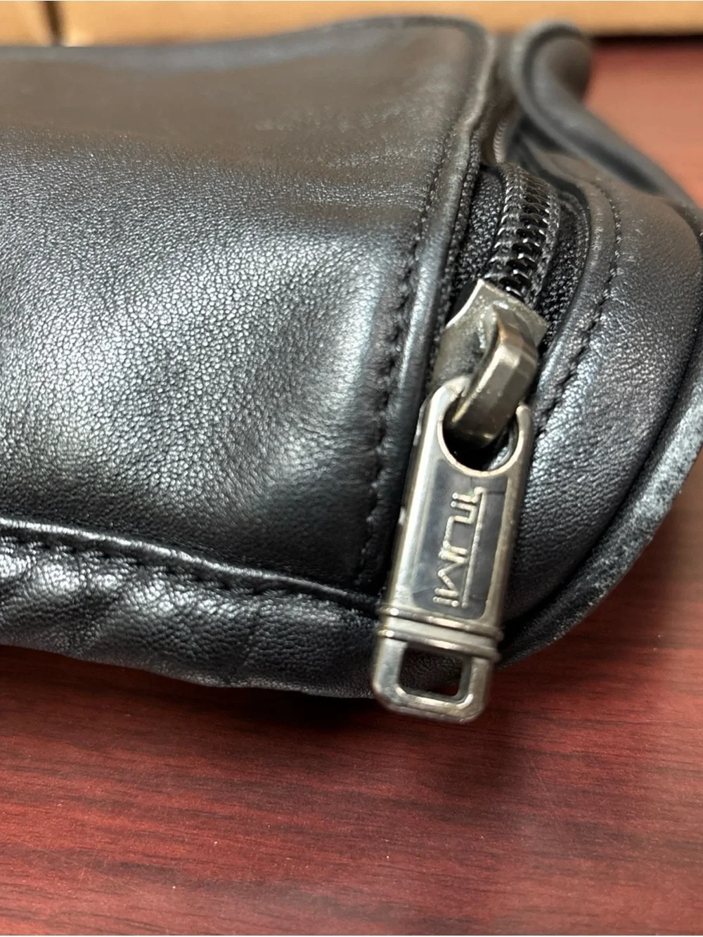 Tumi Black Zip Men's Toiletry Dopp Leather Bag Travel Missing Front Emblem